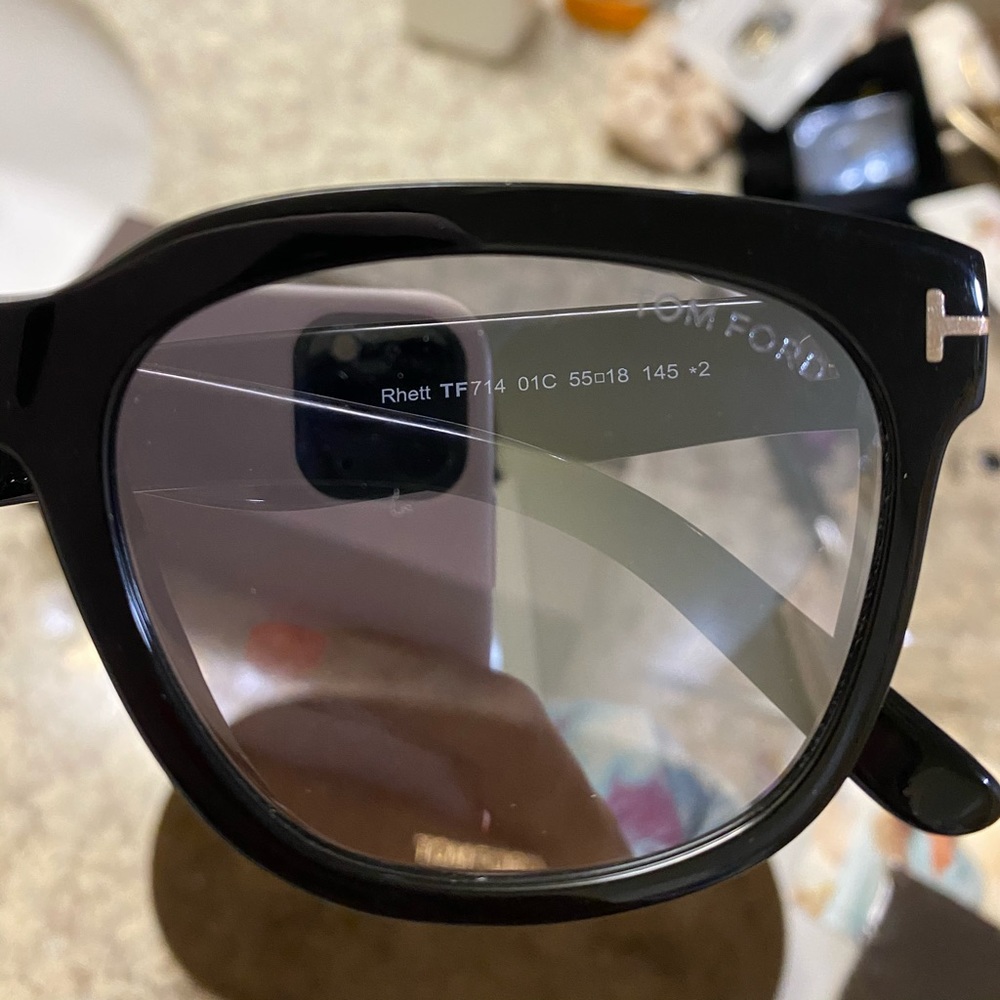TOM FORD BRAND NEW SUNNIES - Picture 4 of 7